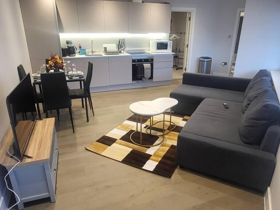 Entire Reigate Apartment Hosted By Pius Exterior photo