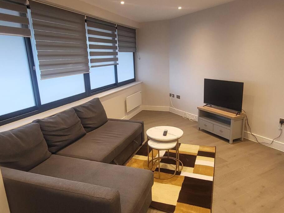 Entire Reigate Apartment Hosted By Pius Exterior photo